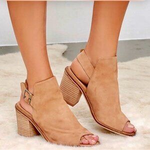 Chinese Laundry Caleb Suede Stacked Heel Sandals Brass Buckle Nude Size 8